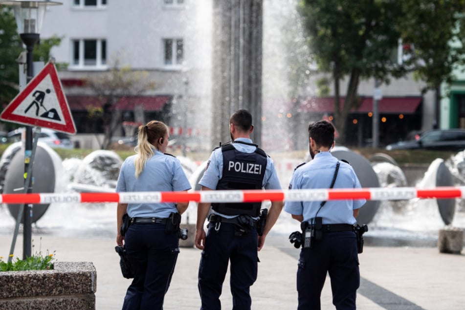 Auf dem Ebertplatz ging den Beamten der 24-Jährige auf frischer Tat ins Netz. (Symbolbild)