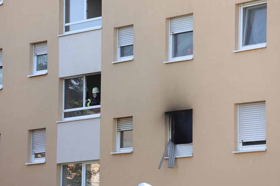 Eine Wohnung im ersten Obergeschoss des Mehrparteienhauses hatte am Dienstagabend Feuer gefangen.