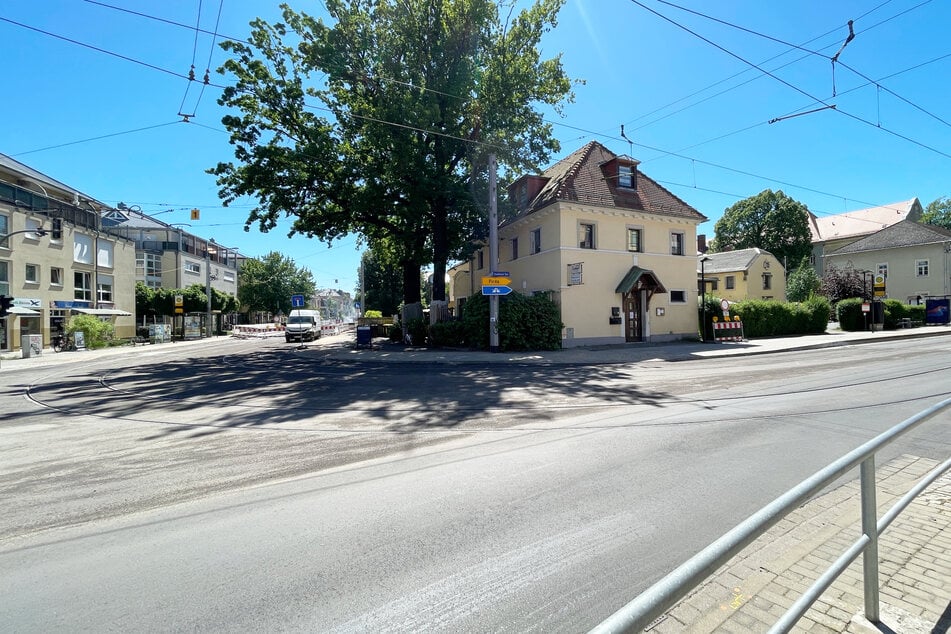 An der Kreuzung Österreicher/Leubener Straße wurde ein provisorischer Gleisbogen errichtet, der es den DVB-Linien 44 und 46 ermöglicht, über die Leubener Straße zum Endpunkt Laubegast zu fahren.