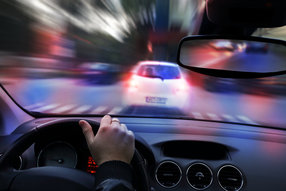 Der 34-Jährige lieferte sich eine umfangreiche Verfolgungsjagd mit der Polizei. (Symbolbild)
