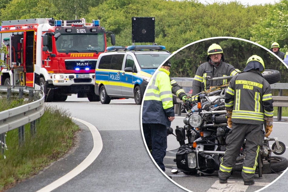 Abfahrts-Unfall auf A4: Hänger mit Motorrädern umgekippt