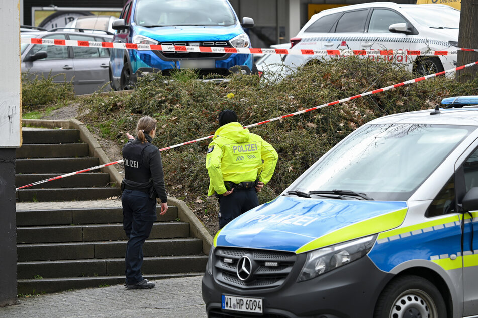 Die Polizei konnte den flüchtigen Täter, der in Kassel zwei Menschen angeschossen hatte, durch eine erfolgreiche Fahndung festnehmen.