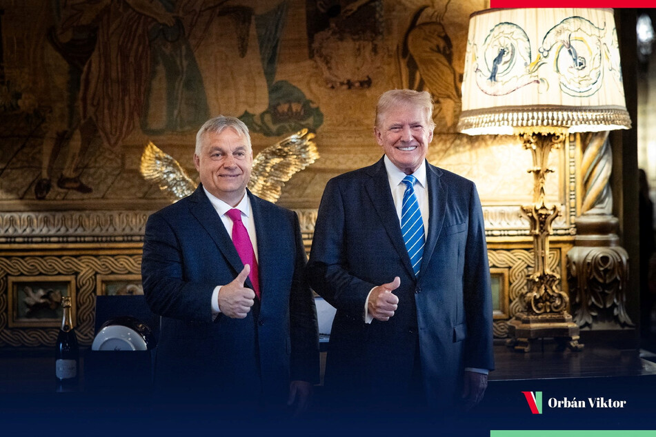 Hungarian Prime Minister Viktor Orban (l.) meets Donald Trump at the latter's Mar-a-Lago estate in Florida.