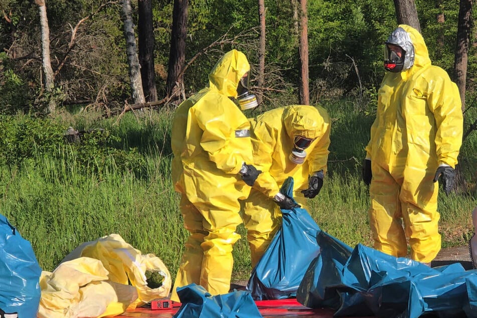 Planenschlitzer verursachen Großeinsatz: Halbe Tonne Gefahrgut ausgetreten