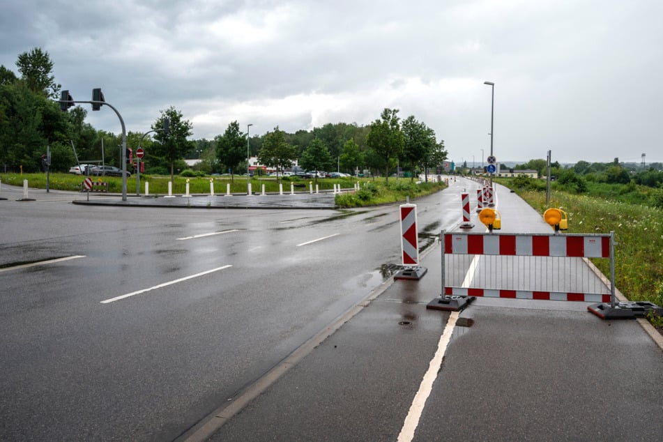 Eine Brücke soll den Radweg zukünftig über die Kalkstraße führen. (Archivbild)