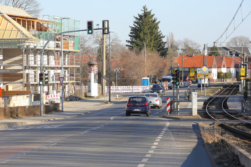 Heftige Kollision in Hellerau: Kind (10) von Auto erfasst!