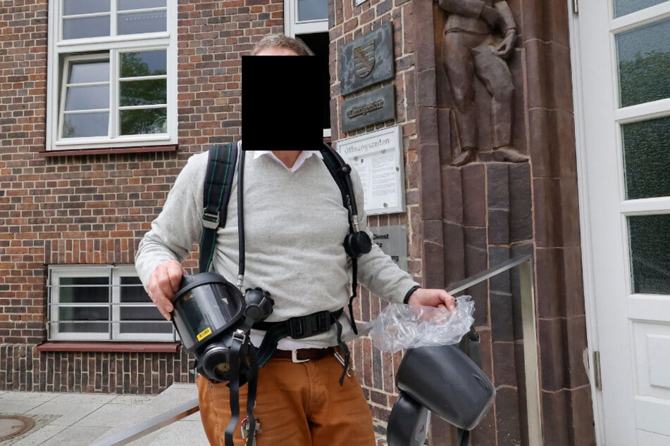 Frank E. wollte 2022 mit Sauerstoff-Flasche statt FFP2-Maske ins Landgericht Chemnitz.