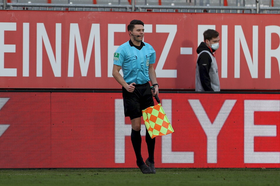 Schiedsrichter-Assistent Roman Potemkin fühlte sich in seiner "Privatsphäre" gestört...