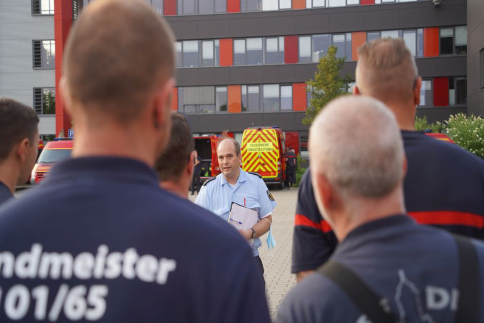 Der A-Dienst dankte persönlich allen Einsatzkräften für den hohen, persönlichen Einsatz und unterbreitete ein Angebot zur Einsatznachsorge.