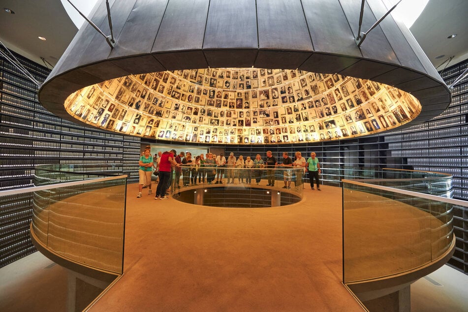 Die Halle der Namen in der Holocaust-Gedenkstätte Yad Vashem in Jerusalem – hier wird die nationalsozialistische Judenvernichtung anhand von Bildern und persönlichen Geschichten dokumentiert.