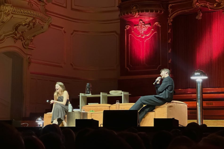 Mit ihrer "UNWRITTEN"-Tour trat das Podcast-Duo Melisa Dobric (34) und Florian Dobric-Gerl (32) in der Hamburger Laeiszhalle auf.