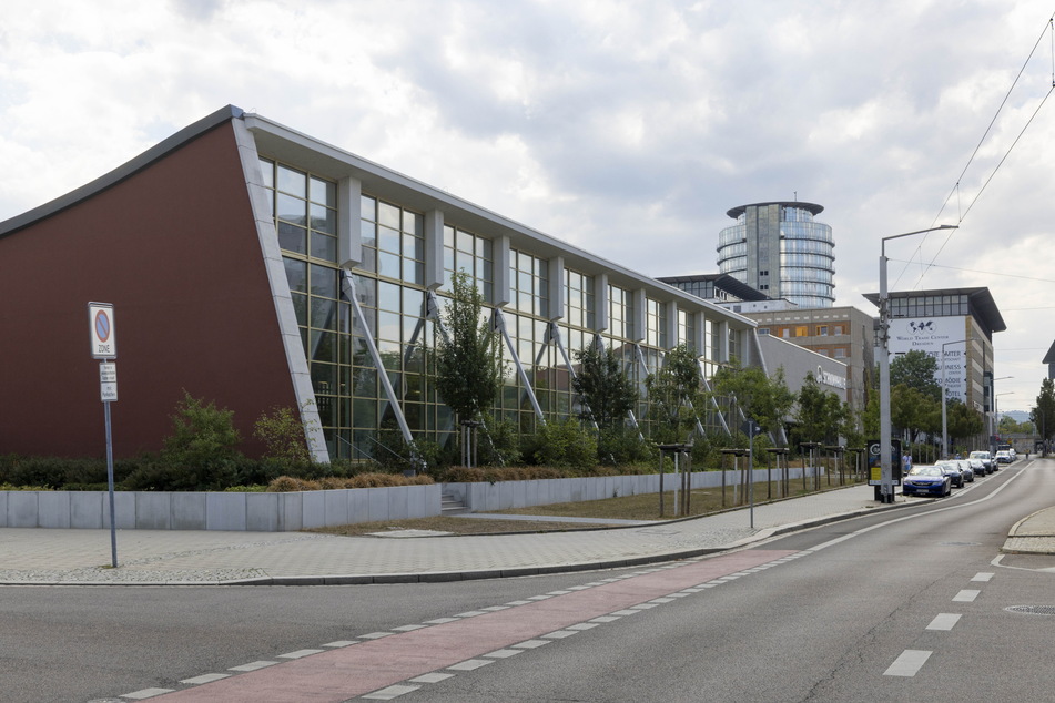 Zu den Kritikpunkten an der Bäder GmbH zählt auch die Verdopplung der Kosten beim Schwimmhallenkomplex Freiberger Straße.
