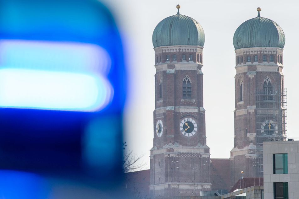 Den Mann erwarten in München gleich mehrere Anzeigen - unter anderem wegen der Drogenfahrt und des tätlichen Angriffs auf die Polizisten. (Symbolbild)