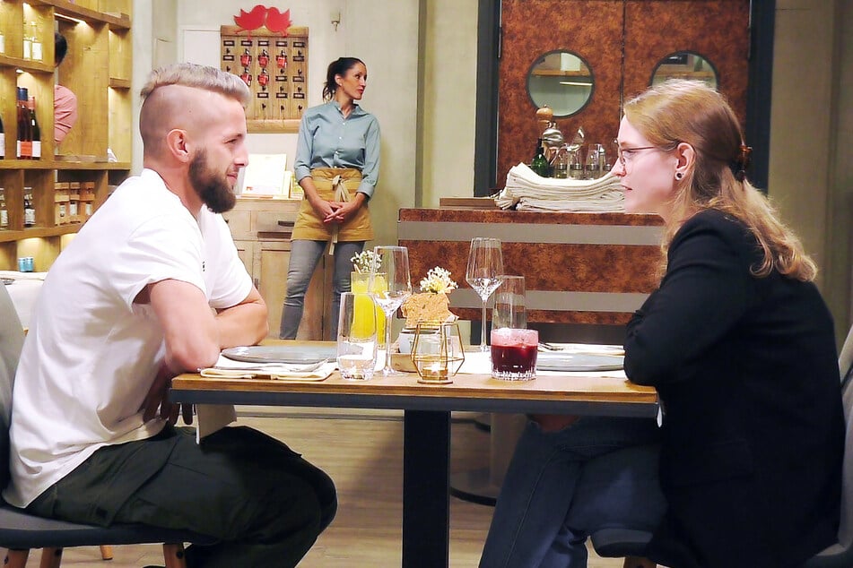 First Dates: "First Dates"-Überraschung: Plötzlich sitzt ein alter Bekannter vor Selina