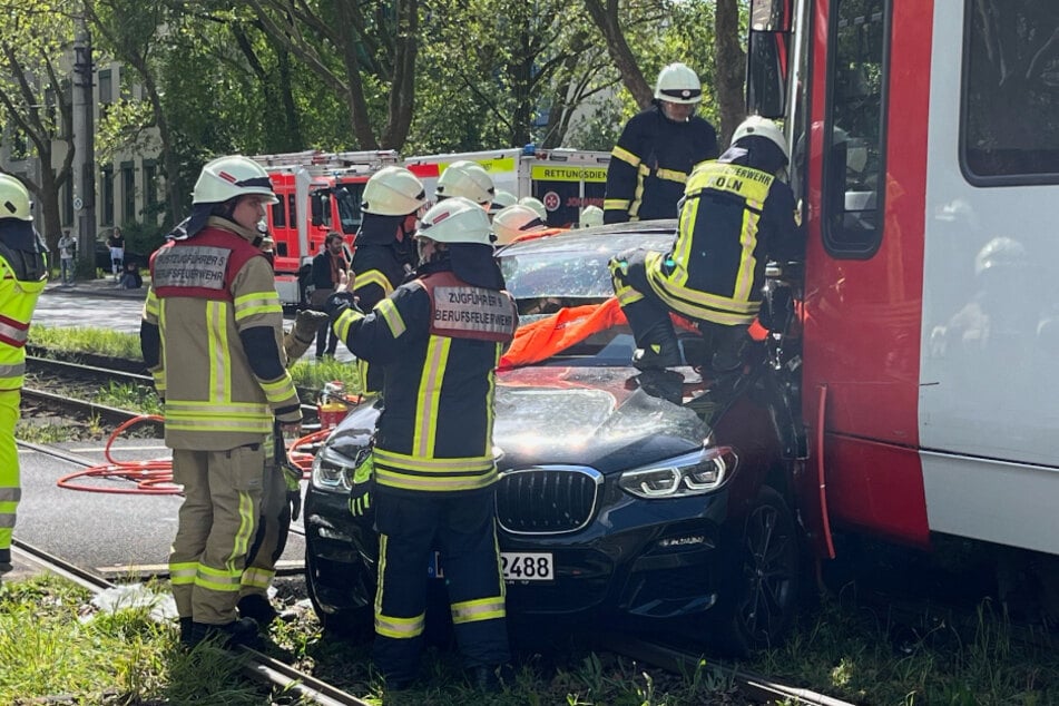 Die Fahrerin musste nach dem Crash in ein Krankenhaus transportiert werden.