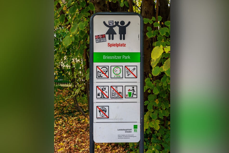 Auf Schildern schreibt die Verwaltung mitunter vom "Briesnitzer Park".