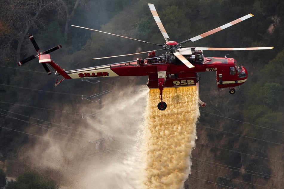 Franklin fire eases as Dick Van Dyke details terrifying close call with inferno