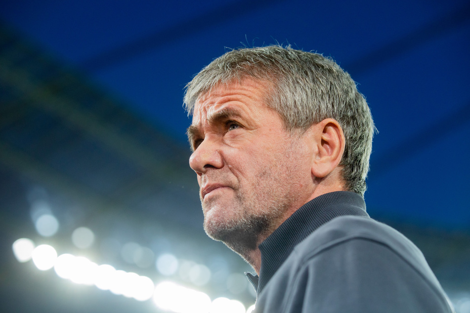 Trainer-Urgestein Friedhelm Funkel (67) gilt als Favorit auf die Gisdol-Nachfolge. Er trainierte den FC bereits von 2002-2004, stieg erst ab und anschließend wieder auf. (Archivfoto)