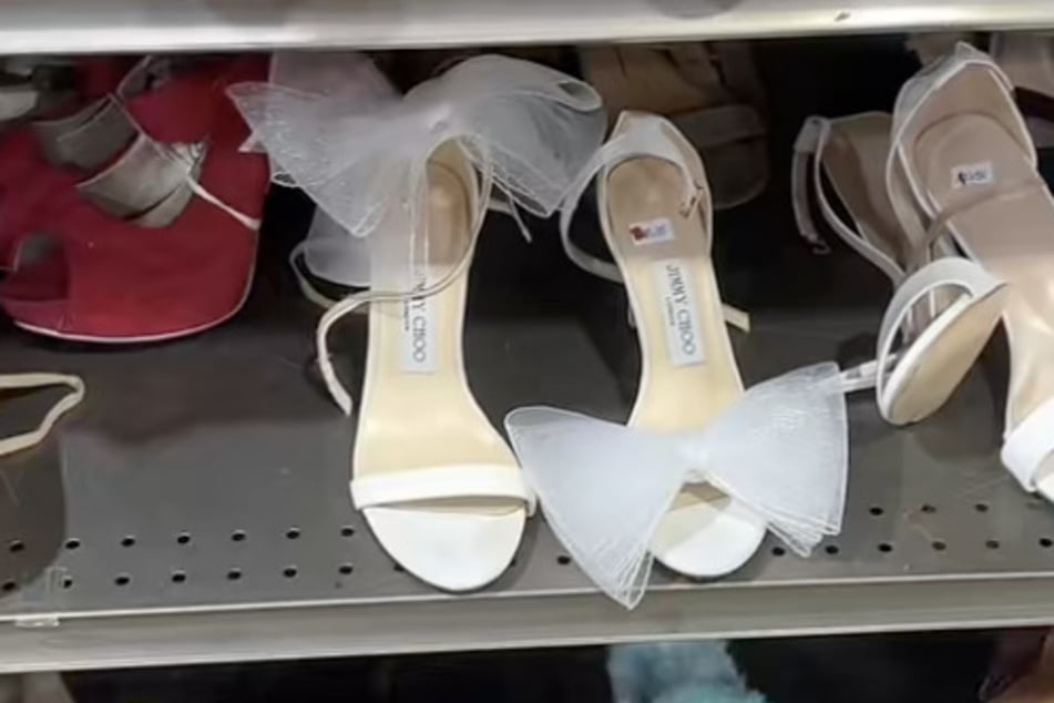 In dem Secondhand-Laden entdeckte Savannah ein Paar Jimmy Choos.