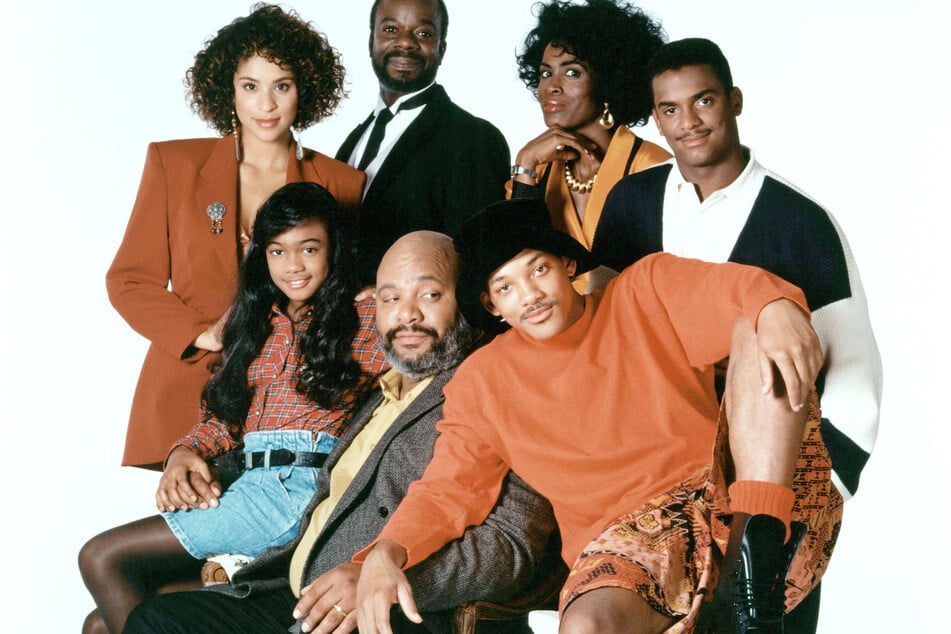 The original cast of the Fresh Prince of Bel-Air (from l. to r.): Tatyana Ali, James Avery, Will Smith (front). Karyn Parsons, Joseph Marcell, Janet Hubert, and Alfonso Ribeiro (back).