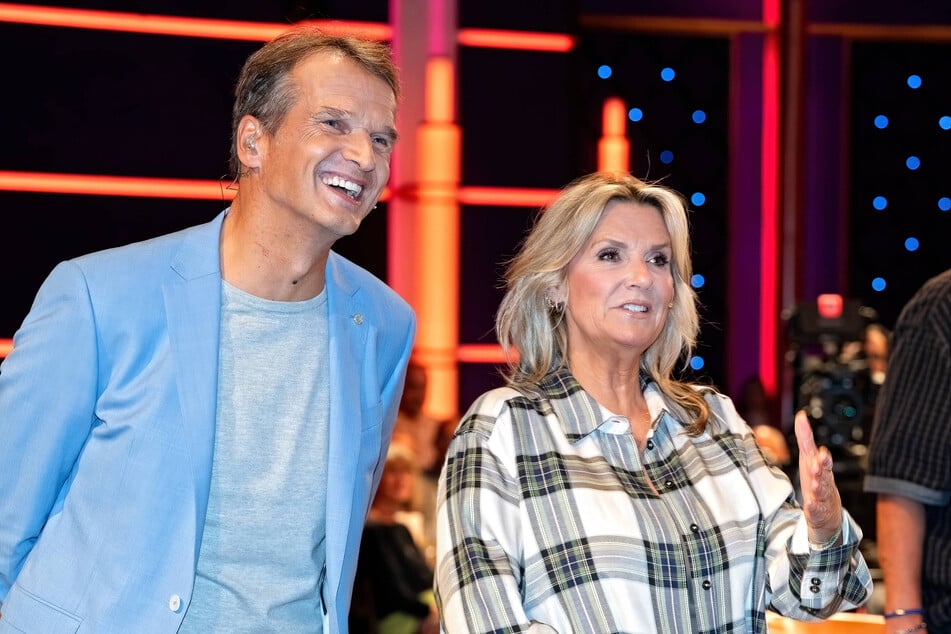 Durch den Abend führt wie immer Kim Fisher (57), außerdem diesmal wieder Klaus Brinkbäumer (59).