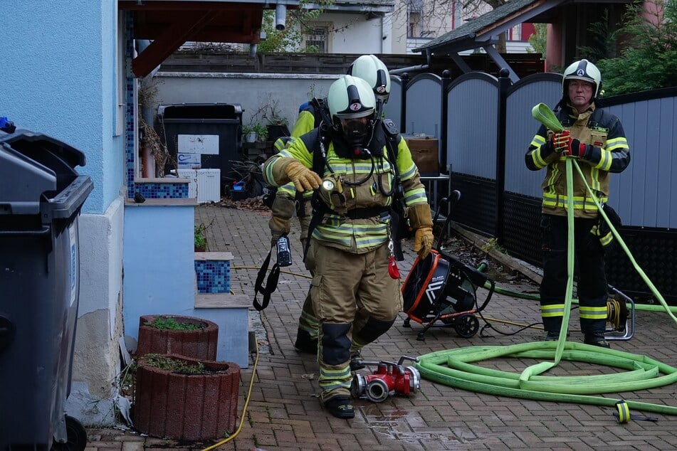 Die Kameraden brachten den Kellerbrand zügig unter Kontrolle. Gegen 9.30 Uhr war der Einsatz beendet.