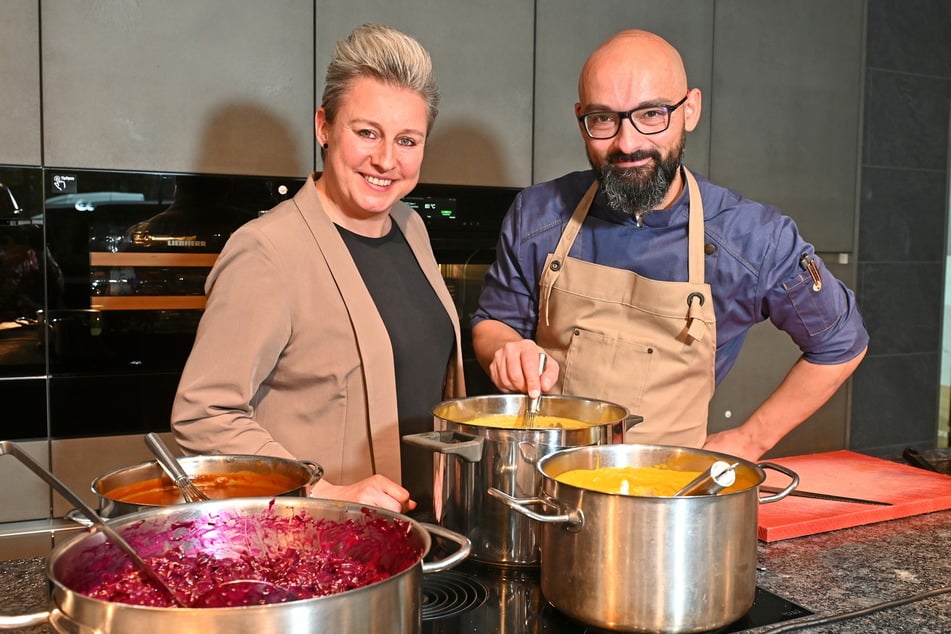 Gastro-Leiterin Janine Bormann (42) und Küchenchef Sven Kasimir (44) arbeiten bei den Dinnershows Hand in Hand.