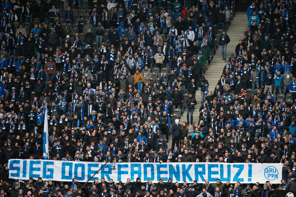Auf volle Stadien wie hier bei Hertha BSC muss der deutsche Fußball noch lange warten.