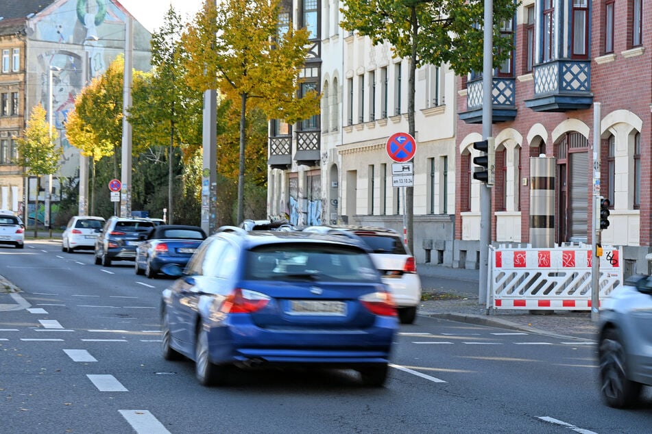 Ein wachsames Auge beobachtet die Prager Straße an der Ecke zur Russenstraße.