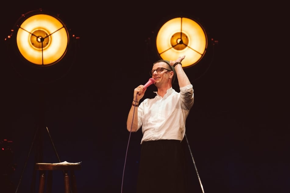 Der Comedian Moritz Neumeier steht auch mit seinem Solo-Programm auf der Bühne.