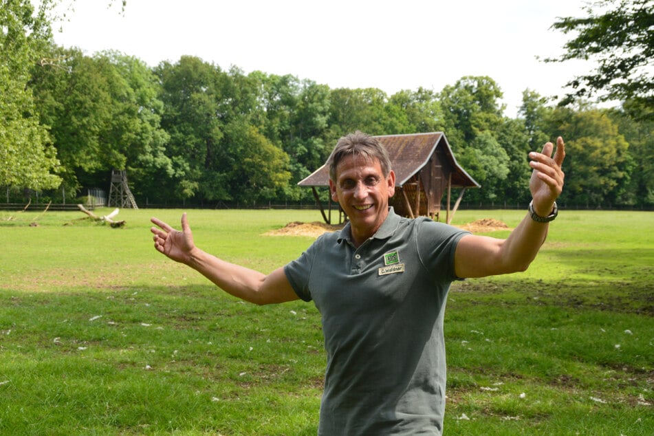 In "Film ab!" führt Schauspieler Thorsten Wolf (59) seine Gäste durch den Leipziger Wildpark, der regelmäßig als Drehort für die ARD-Serie "Tierärztin Dr. Mertens" dient.