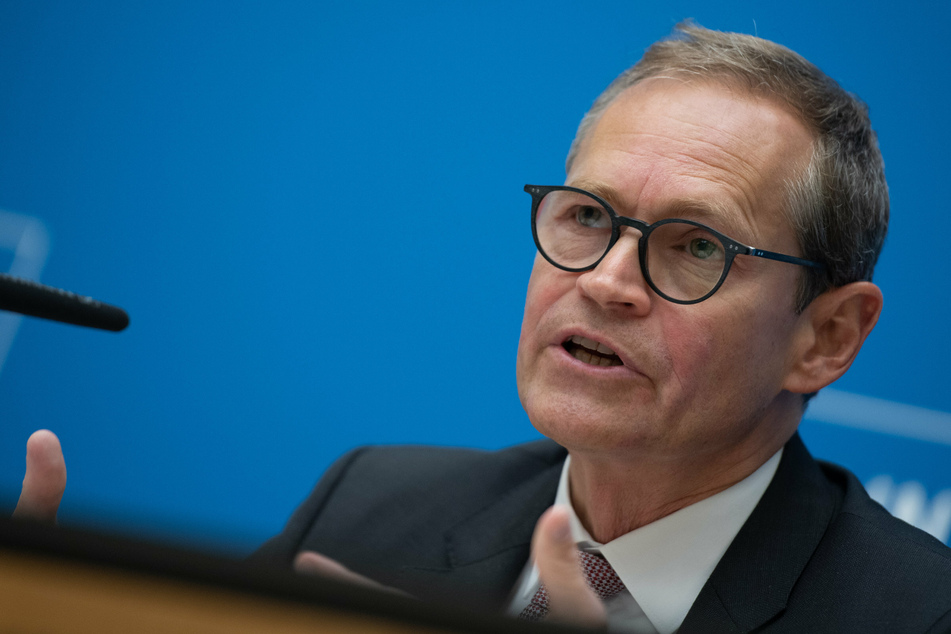 Berlins Regierender Bürgermeister Michael Müller (56, SPD) stellte vor einer Woche eine Optionsregel in Aussicht.
