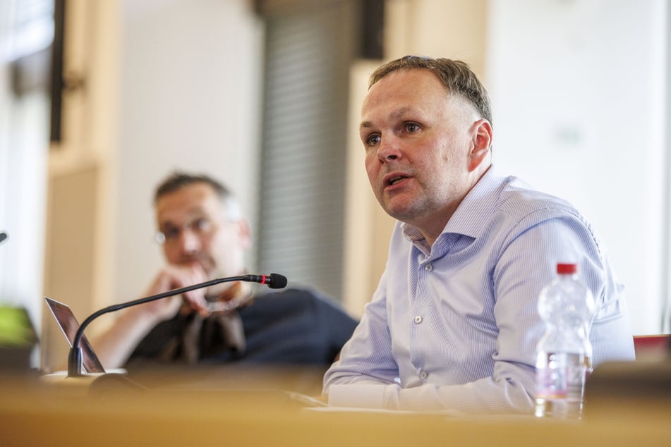 Linken-Fraktionschef André Schollbach (46) dokumentierte über Jahre die Verzögerungen im Genehmigungsverfahren.