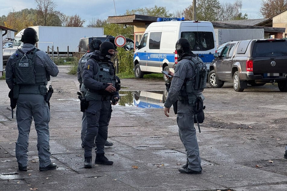 Die Polizei observierte nach einem Hinweis das riesige Drogenlabor.