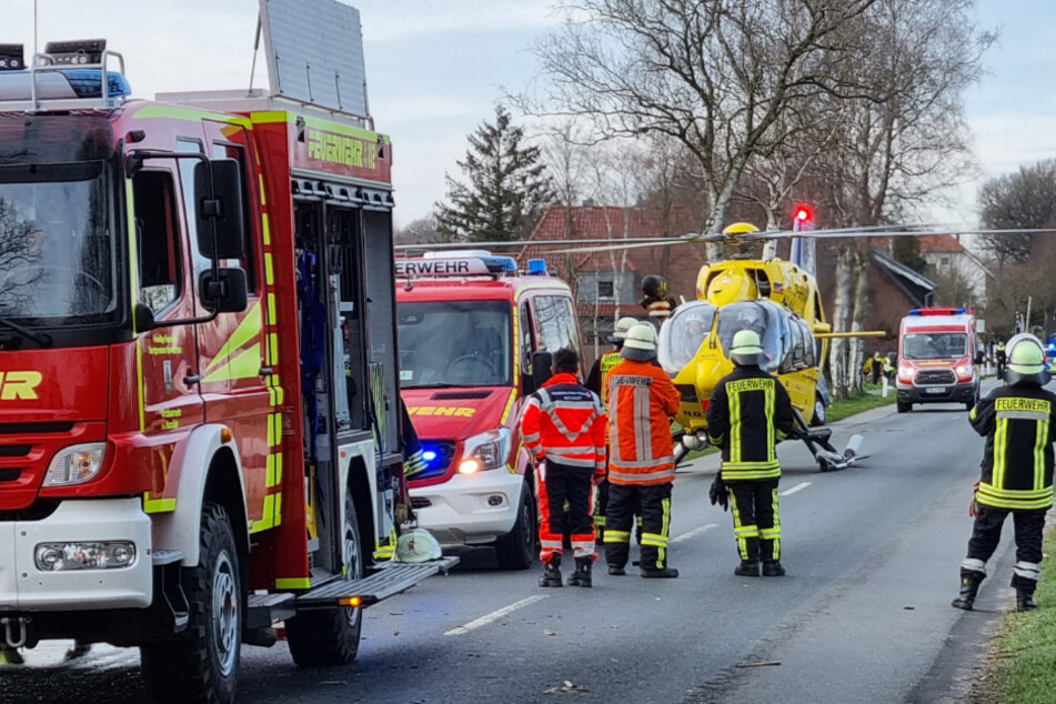 Nach der Erstversorgung durch den Notarzt wurde der Mann mit einem Rettungshubschrauber in ein Hamburger Krankenhaus geflogen.