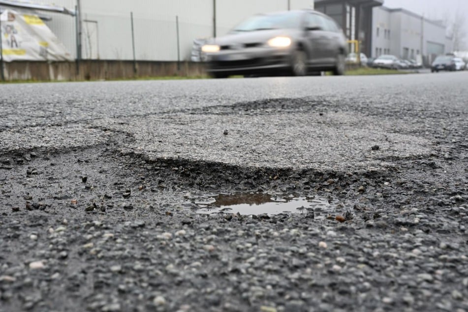 Baden-Württemberg steckt so viel Geld wie noch nie in den Erhalt von Straßen und Brücken. (Symbolfoto)