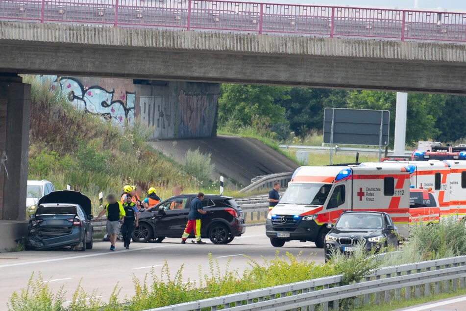 Bei Brehna waren mehrere Fahrzeuge an einem Unfall beteiligt.