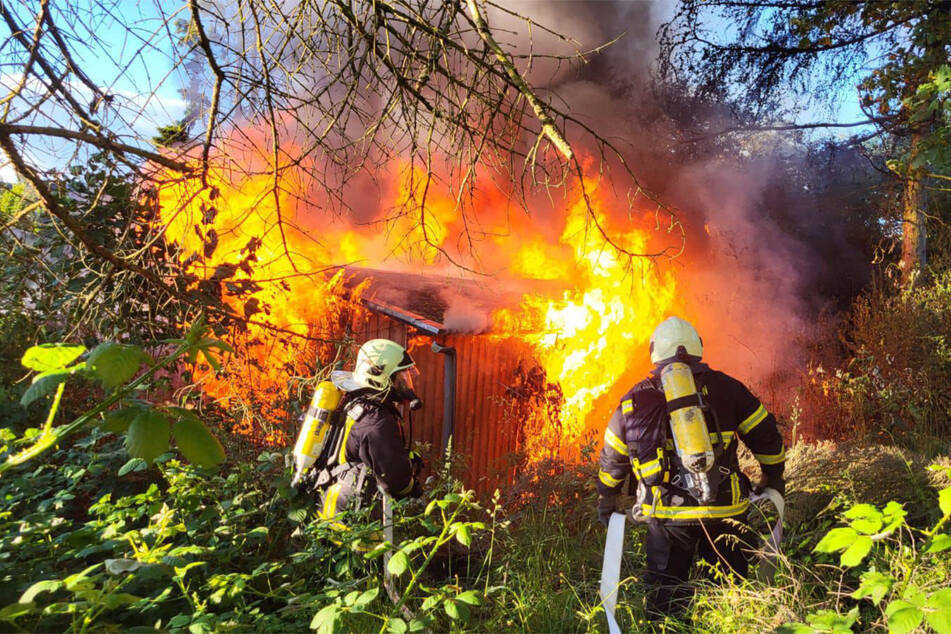 Die Feuerwehr war etwa zwei Stunden lang im Einsatz.