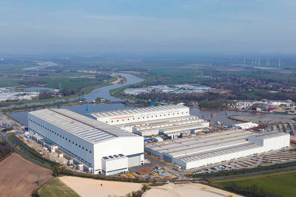 Blick auf die Produktionsstätte der Meyer-Werft.