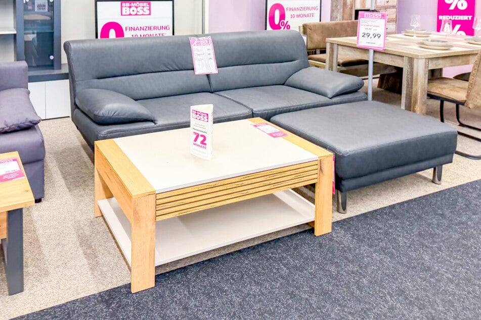 Hochwertige Sofas sind hier gerade zum kleinen Preis zu haben