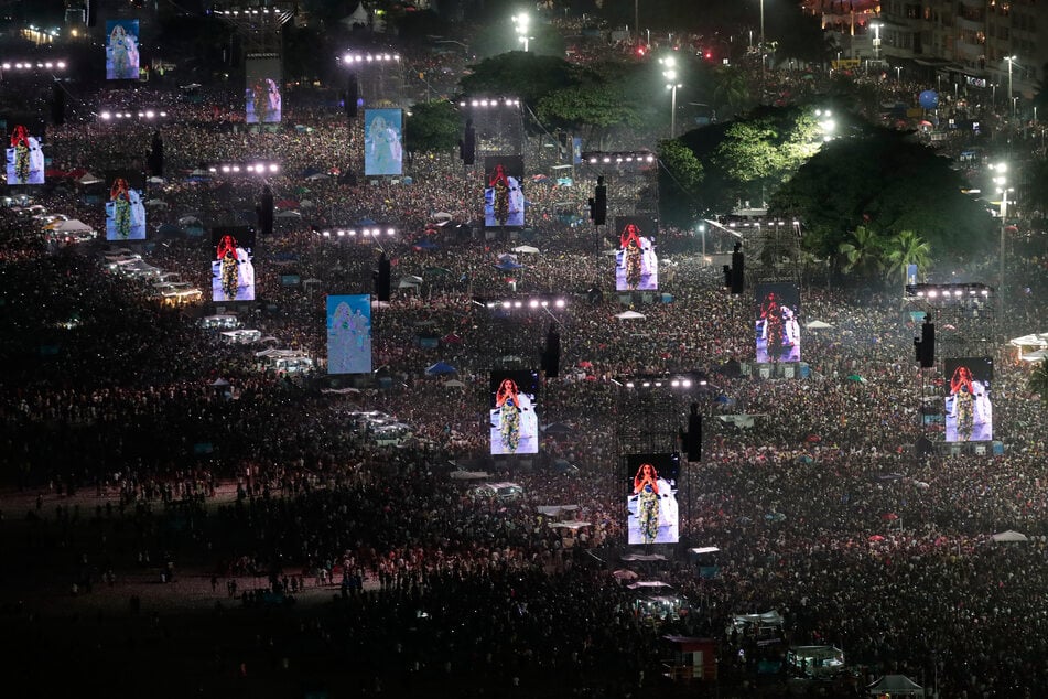Laut offiziellen Angaben der Behörden besuchten rund zwei Millionen Menschen das Konzert von Shakira an der Copacabana in Rio de Janeiro.