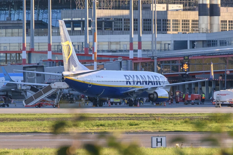 Ryanair kürzt sein Angebot am Flughafen Hamburg drastisch.