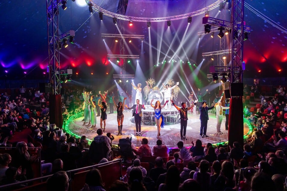 Volle Ränge und beste Stimmung: Das Publikum feierte die Artisten bereits bei der Generalprobe mit viel Applaus.