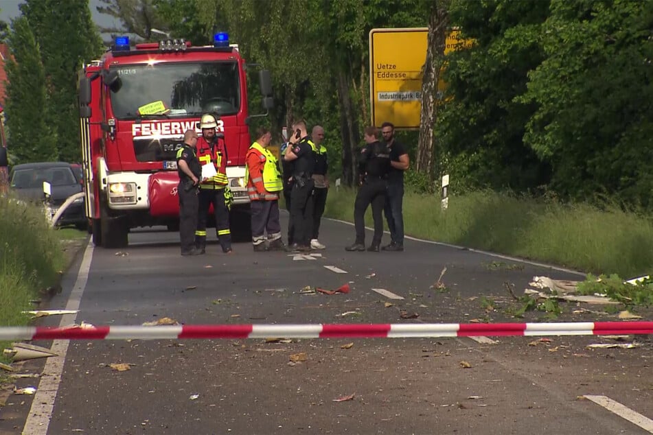 Die L320 musste für die Bergungsarbeiten zeitweise gesperrt werden.