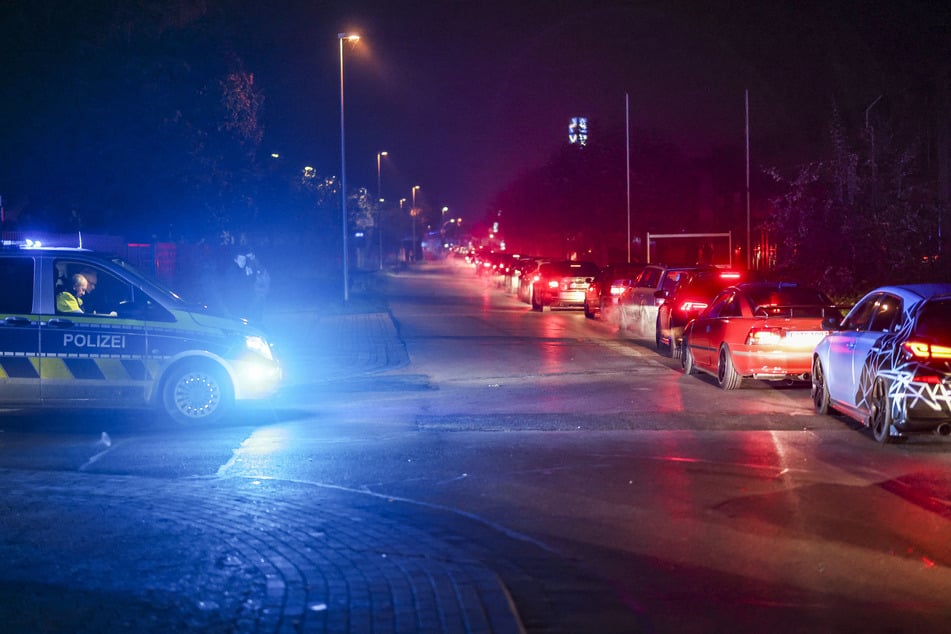 Sogenannte Entertainer der Raser- und Tuning-Szene werden von der Polizei in Nordrhein-Westfalen stärker ins Visier genommen. (Archivfoto)