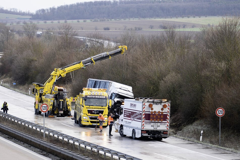 Aufgrund von Aufräum- und Bergungsarbeiten musste die A38 gesperrt werden.