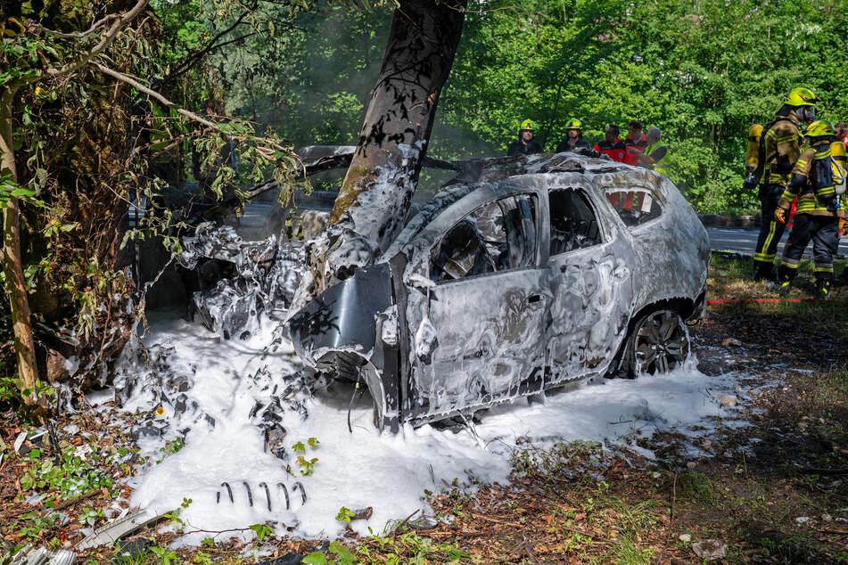 Der Fahrer des Dacia starb an der Unfallstelle.