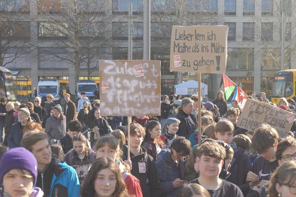 Lieber Mathe als ins Militär: Dresdner Schüler demonstrieren gegen Wehrpflicht