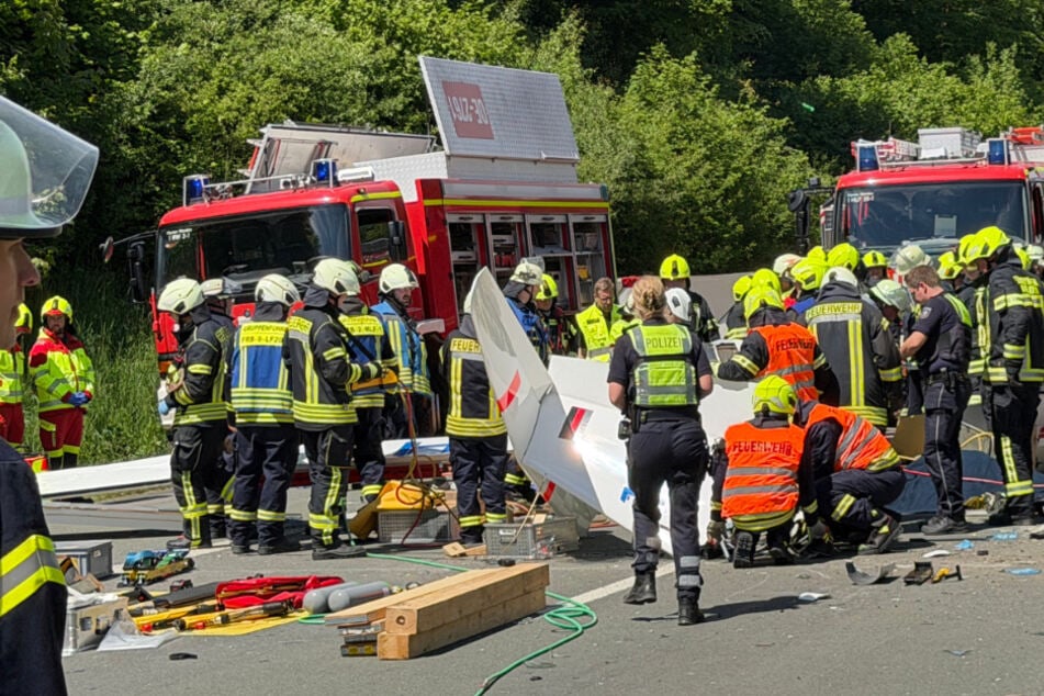 Flugzeugabsturz auf A45! Pilot (45) kommt ums Leben