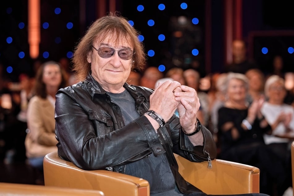 Im "Riverboat" spricht Dieter "Maschine" Birr (82) auch über eine besondere Erfahrung, die er in diesem Sommer machen durfte: Er hat beim Wacken-Festival gespielt.
